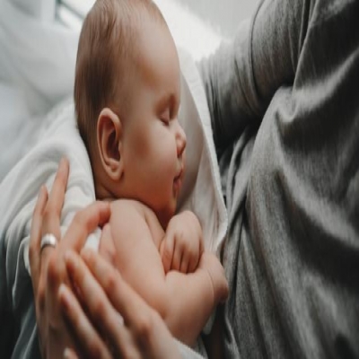 تغذية الطفل-الطريقه الصحيحة للرضاعة للطفل حديث الولادة بالصور تغذية الطفل-الطريقه الصحيحة للرضاعة للطفل حديث الولادة بالصور