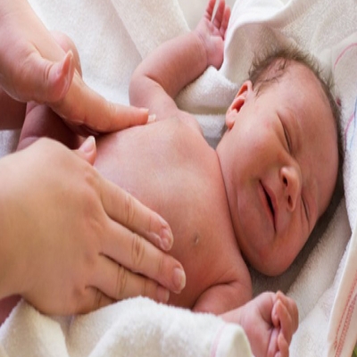 تغذية الطفل-الطريقه الصحيحة للرضاعة للطفل حديث الولادة بالصور تغذية الطفل-الطريقه الصحيحة للرضاعة للطفل حديث الولادة بالصور