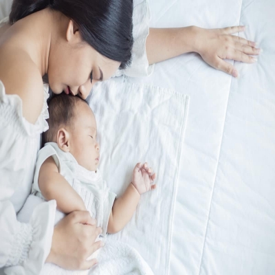 تغذية الطفل-الطريقه الصحيحة للرضاعة للطفل حديث الولادة بالصور تغذية الطفل-الطريقه الصحيحة للرضاعة للطفل حديث الولادة بالصور